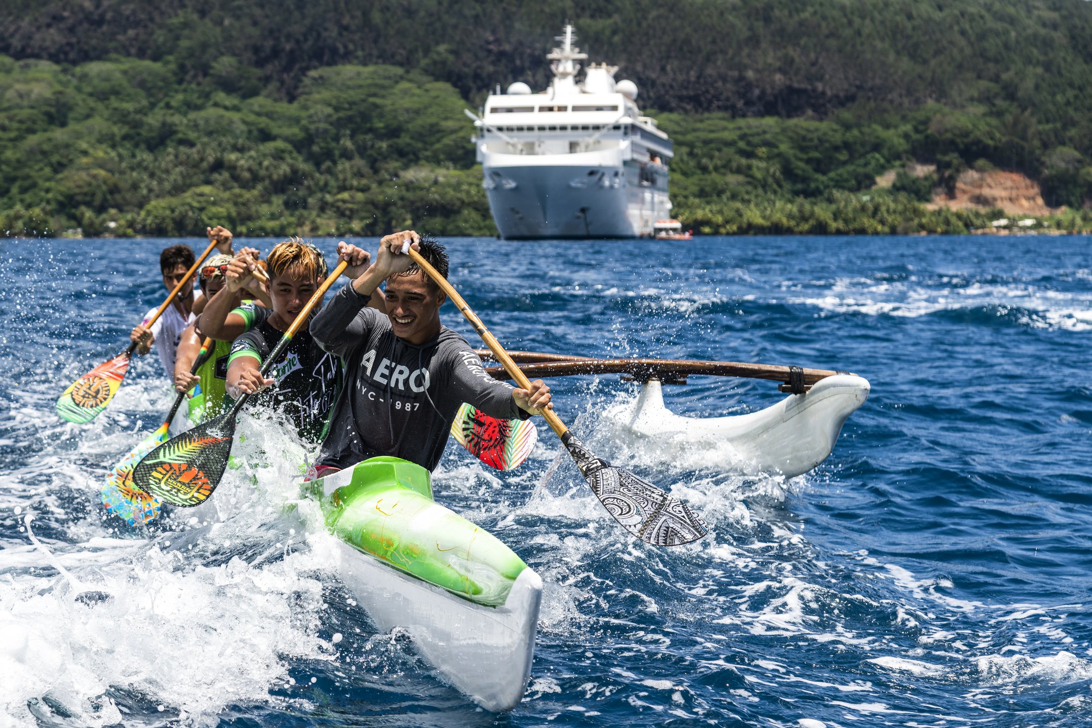 Pirogues traditionnelles à Huahine