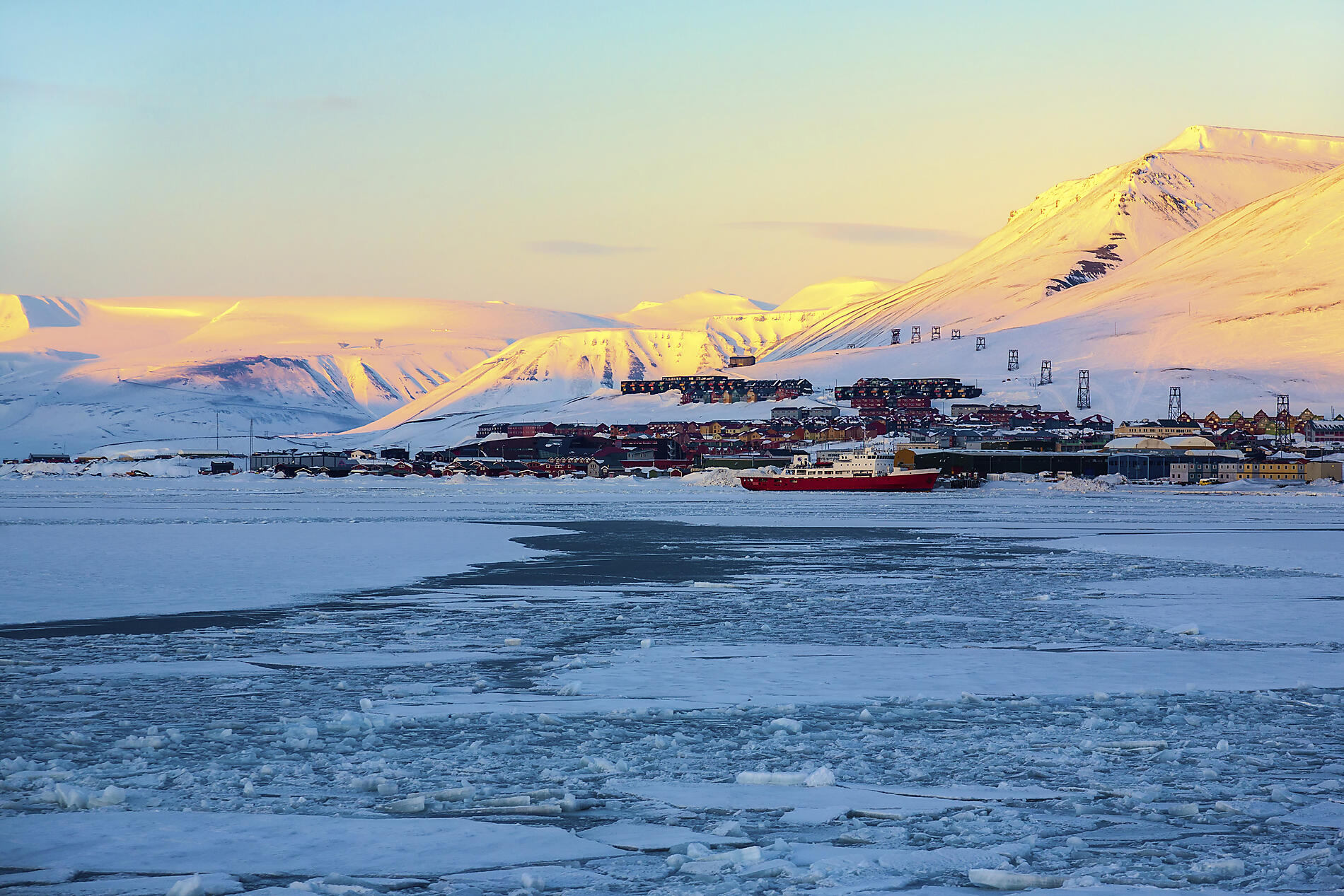 Au cœur des glaces de l'Arctique, du Svalbard au Groenland
